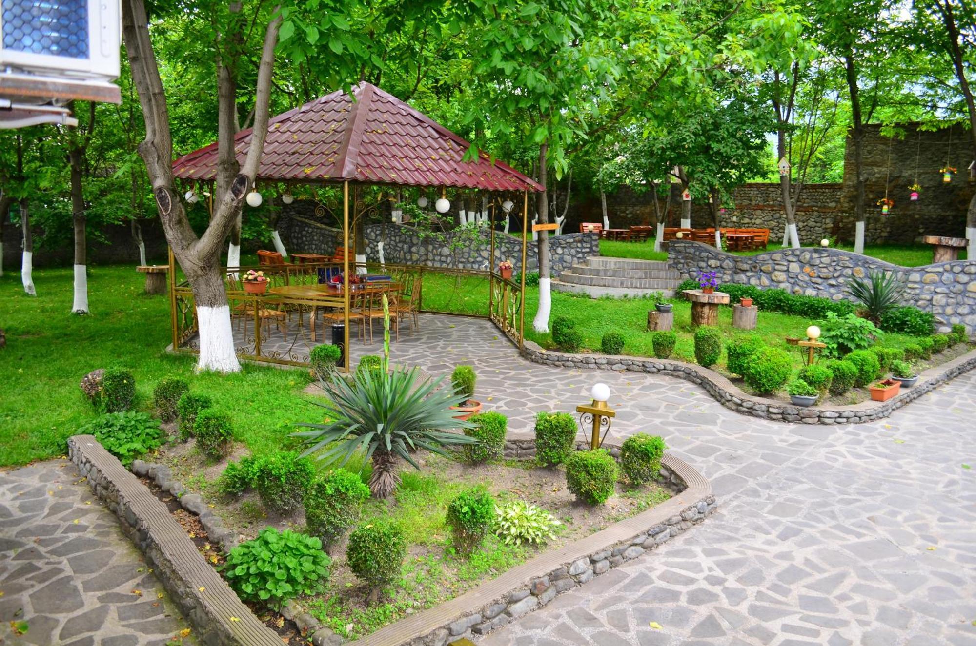 Family Hotel Lago & Wine Cellar Lagodekhi Zewnętrze zdjęcie